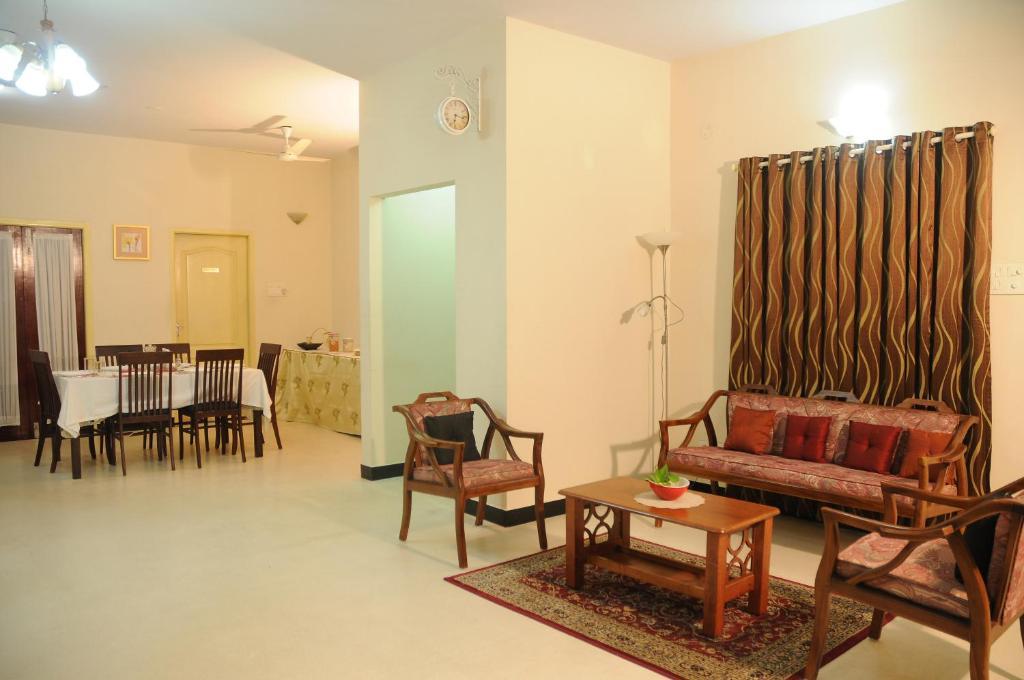 Executive Comfort Alwarpet เชนไน ภายนอก รูปภาพ